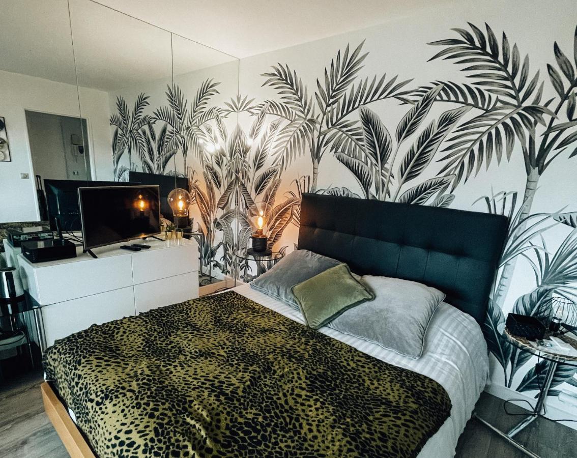 Beautiful Modern Fully Furnished Studio Левалоа-Пере Екстериор снимка