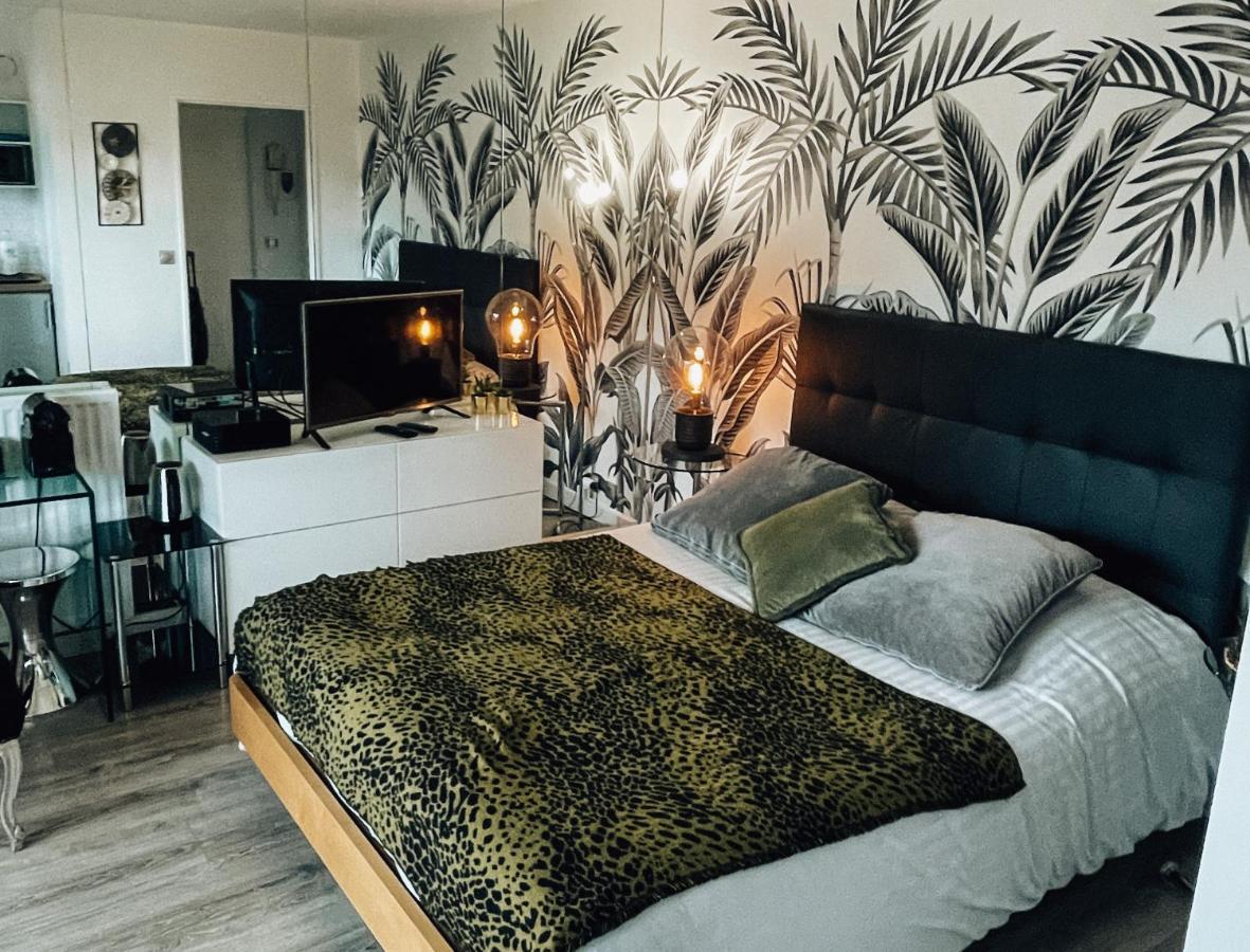 Beautiful Modern Fully Furnished Studio Левалоа-Пере Екстериор снимка