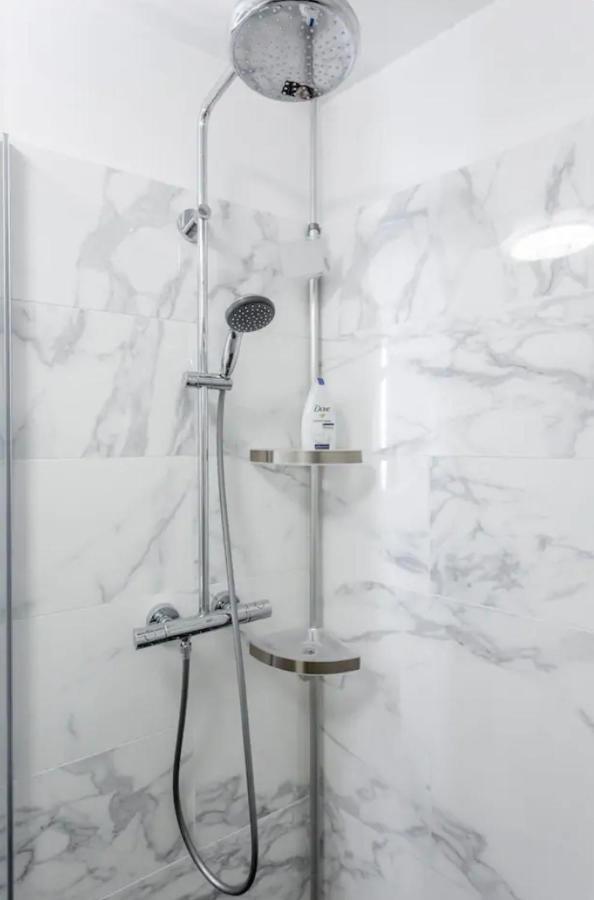 Beautiful Modern Fully Furnished Studio Левалоа-Пере Екстериор снимка