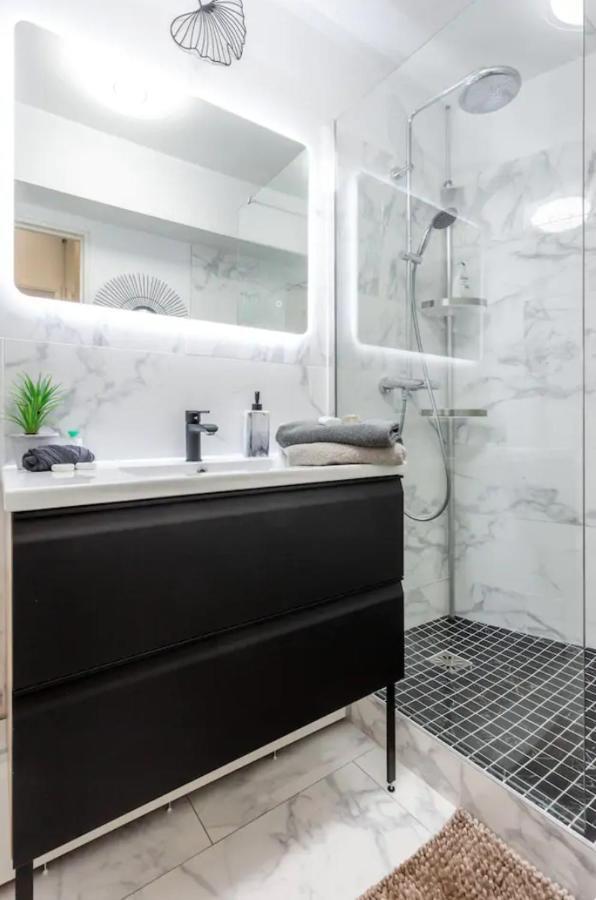 Beautiful Modern Fully Furnished Studio Левалоа-Пере Екстериор снимка